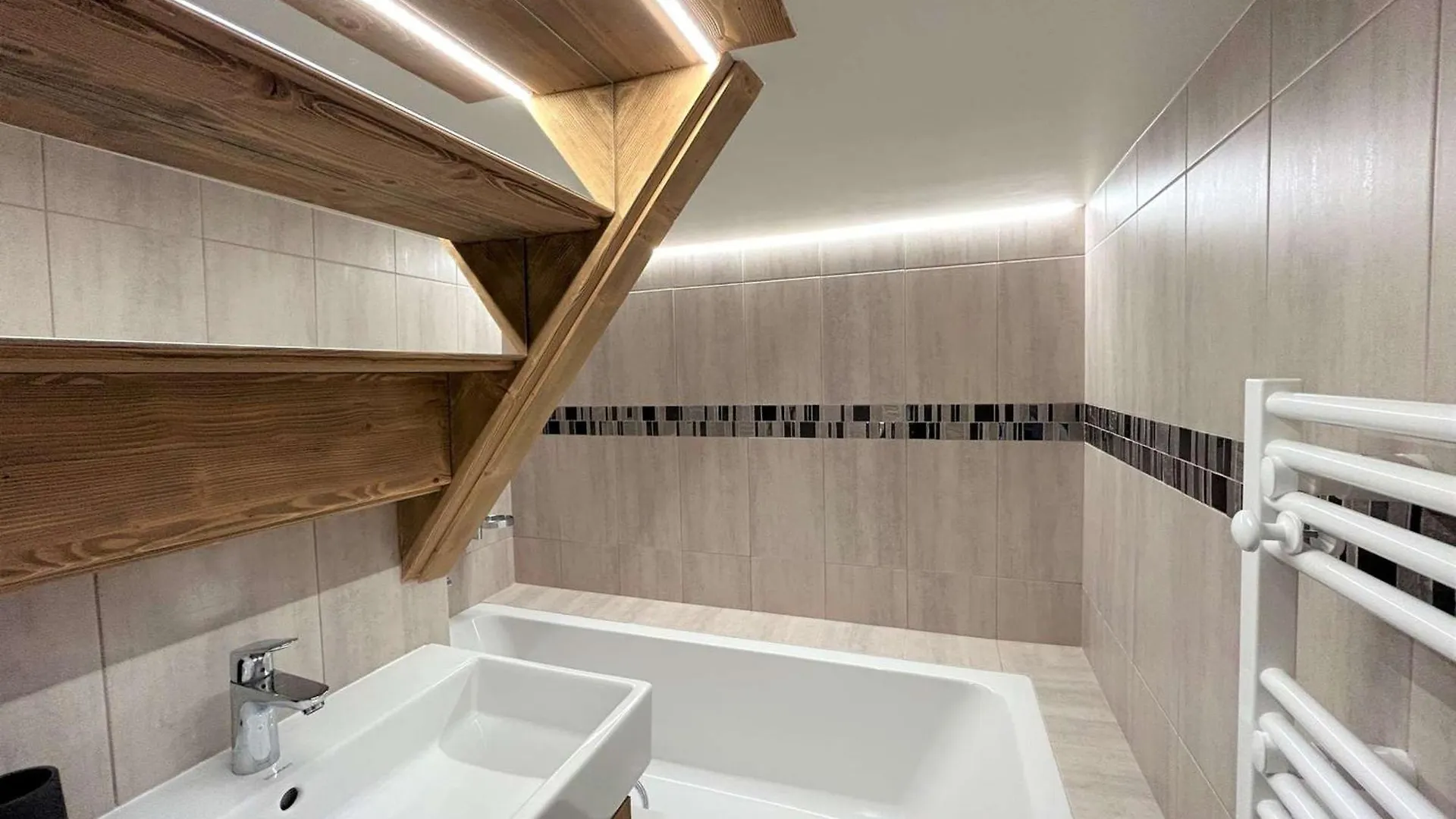 Appartement Familial 4 Pieces, Ski-In/Ski-Out, 8 Pers, Meribel - Fr-1-180-596 Les Allues 公寓